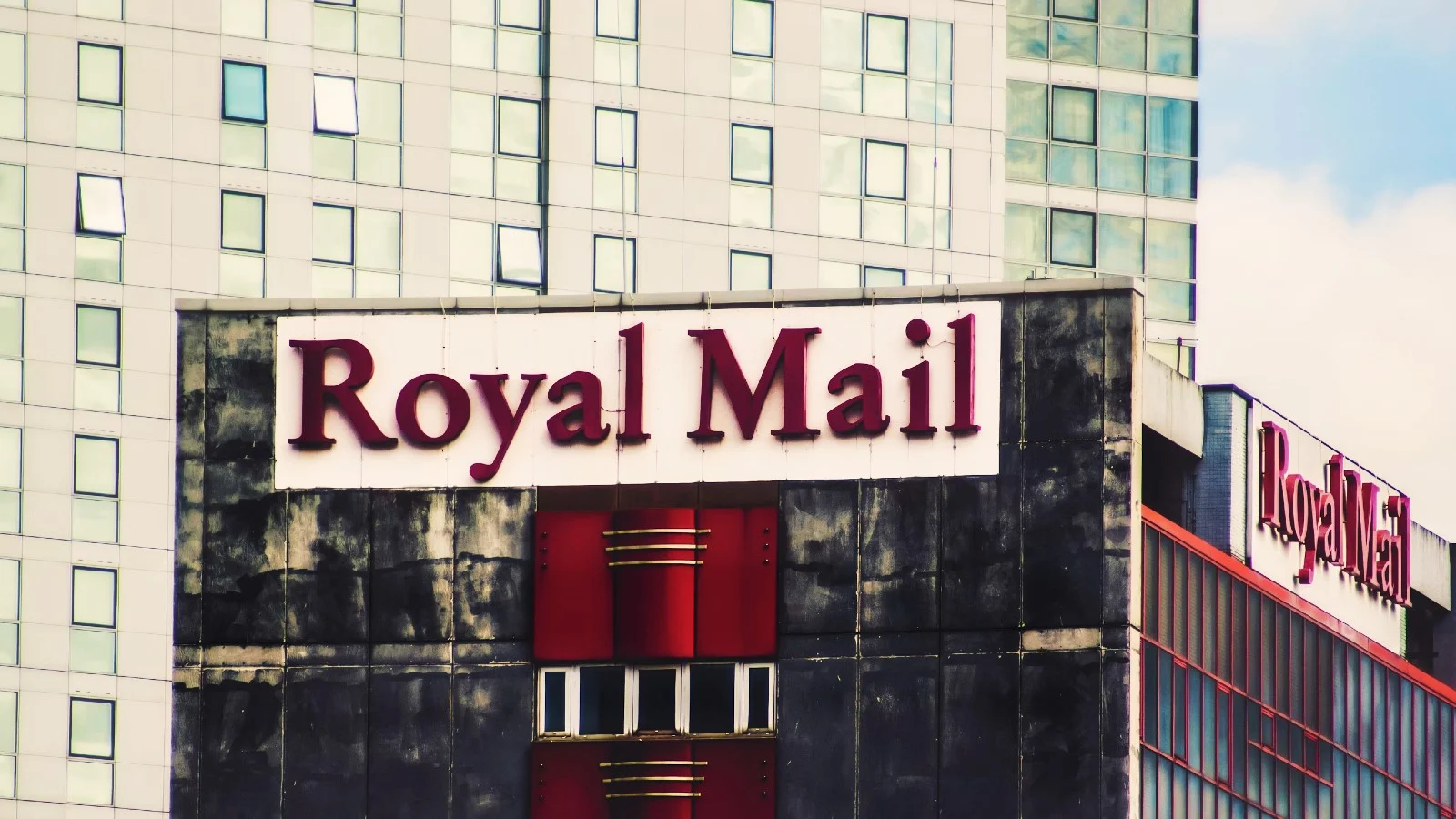 Royal Mail investigates data leak claims, no impact on operations