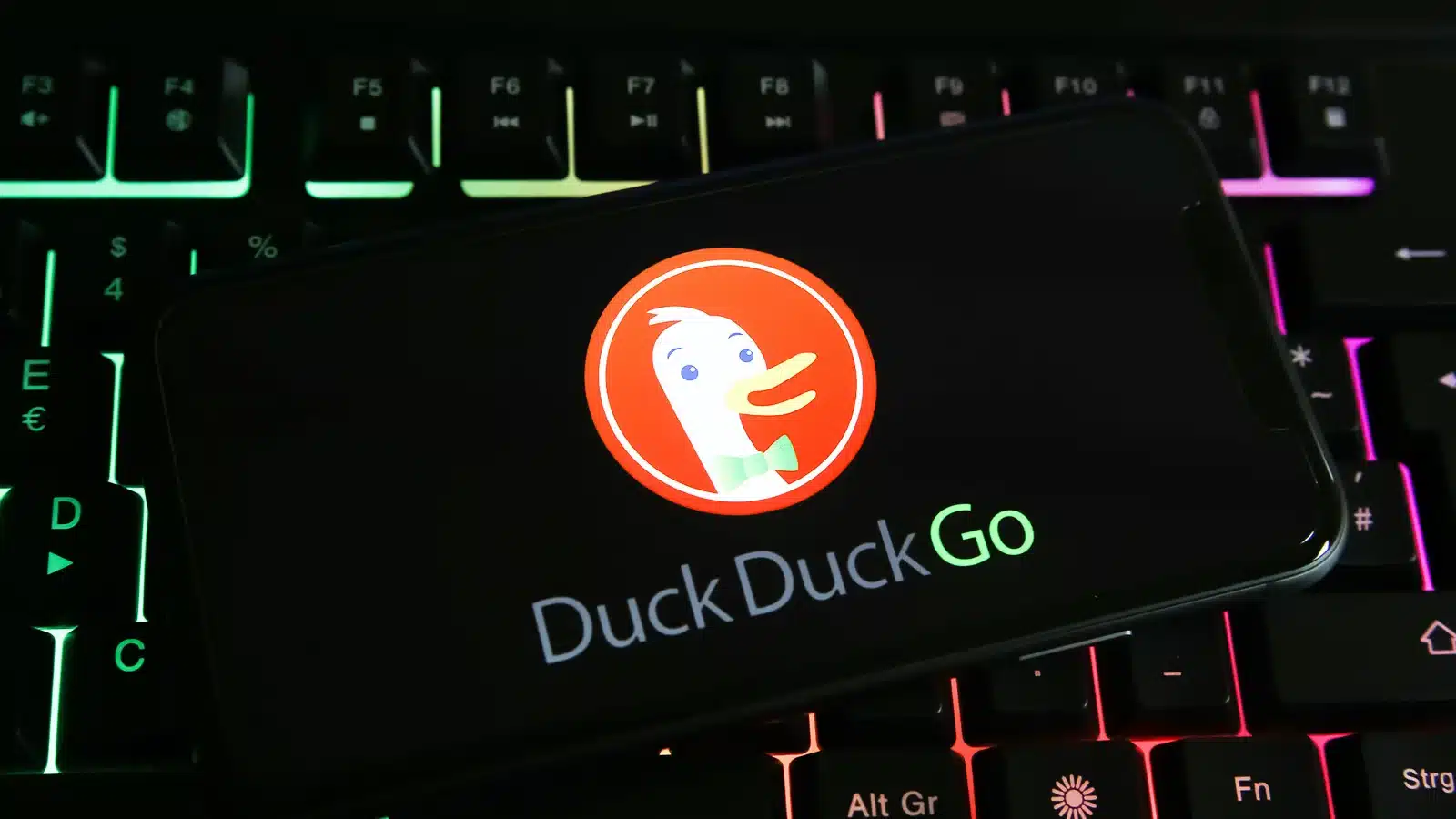 DuckDuckGo beefs up scam defense to block fake stores, crypto sites