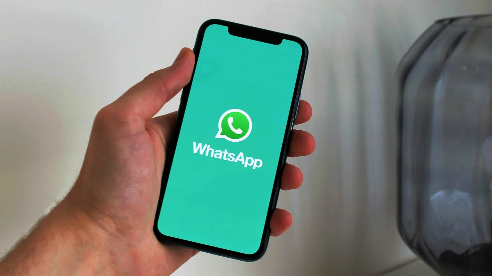 WhatsApp rolls out more AI features, iOS multi-account support